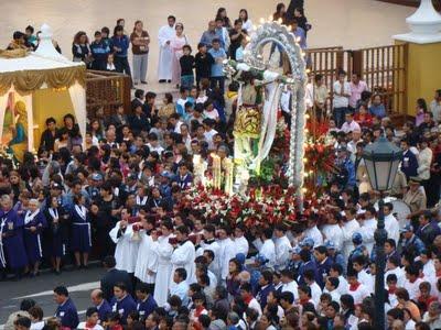TRUJILLO - PERÚ: MILES DE FIELES PARTICIPARON EN TRADICIONAL VÍA CRUCIS ARQUIDIOCESANO