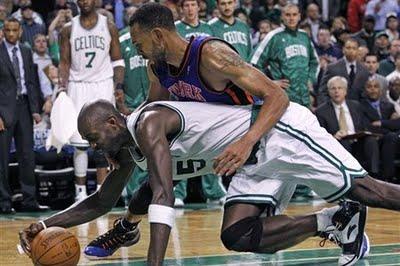 1st Round| Kevin Garnett hunde un poco más a los mermados Knicks -- (Juego 2)