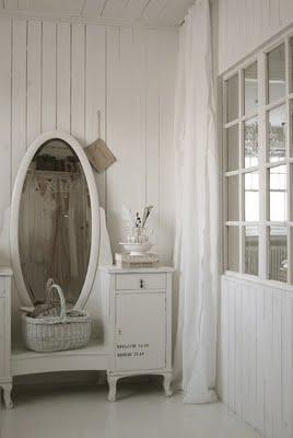 ESPEJOS BLANCOS EN EL RUSTICO NORDICO