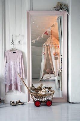 ESPEJOS BLANCOS EN EL RUSTICO NORDICO