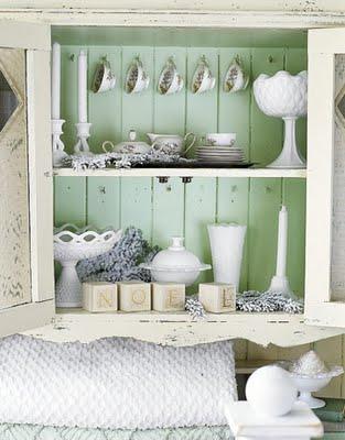 MOSTRANDO LA VAJILLA