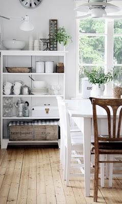 MOSTRANDO LA VAJILLA