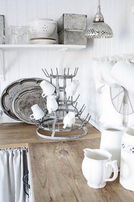 MOSTRANDO LA VAJILLA