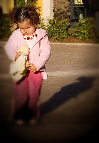 niña-pesticidas Los bebés expuestos a pesticidas tendrían menor coeficiente intelectual