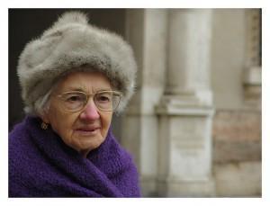 Perfil de una señora mayor