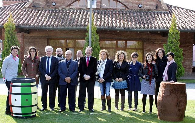 Presentadas en Bodegas Viña Ijalba las ocho obras ganadoras del I Concurso Artístico ‘Barricas con Arte’