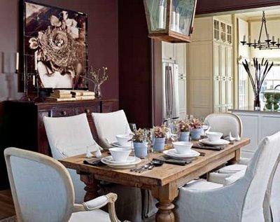 SILLAS VESTIDAS DE BLANCO