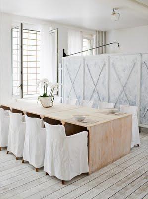 SILLAS VESTIDAS DE BLANCO