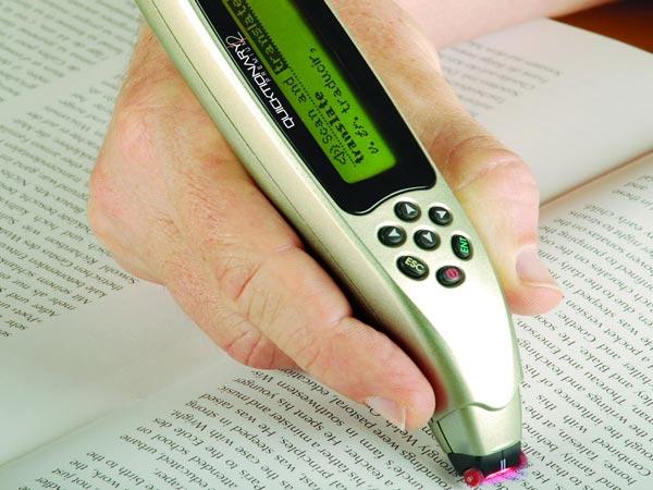 Sacan al mercado un bolígrafo que permite traducir textos a 45 idiomas