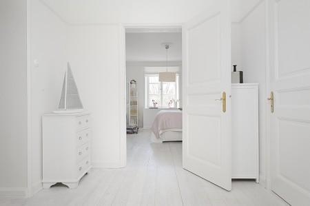 televisor blanco suelo de tarima blanco sauna en un piso papel de pared muebles de diseño lámparas de diseño blancas lámpara kartell interiores nórdicos habitación infantil rosa estilo nórdico minimalista estilo escandinavo decoración escandinava decoración de interiores en blanco cuarto de baño en negro chimenea en el salón 