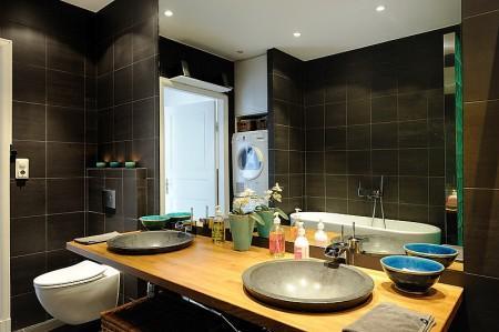 televisor blanco suelo de tarima blanco sauna en un piso papel de pared muebles de diseño lámparas de diseño blancas lámpara kartell interiores nórdicos habitación infantil rosa estilo nórdico minimalista estilo escandinavo decoración escandinava decoración de interiores en blanco cuarto de baño en negro chimenea en el salón 