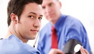 Los sanitarios deben dar ejemplo en ponerse todas las vacunas