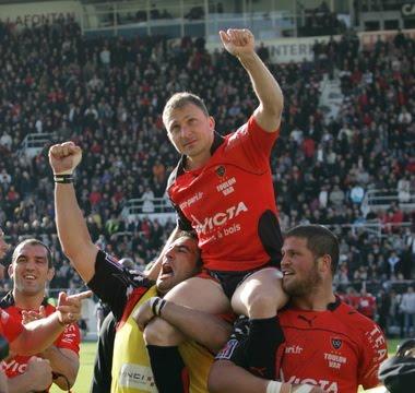 TOP 14: TOULON ENTIERRA AL USAP EN UN GRAN PARTIDO