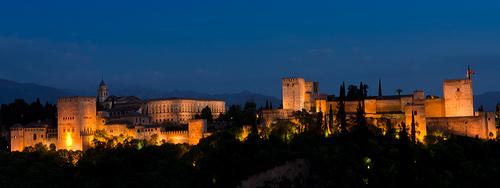 La Alhambra al anochecer