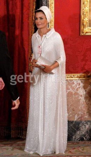 Cena de Gala en honor de los Emires de Qatar en Madrid. Dña. Letizia repite uno de sus vestidos más elegantes