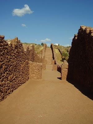 OTRO CUSCO, AL SUR DEL SUR 1: TIPON, PIKILLACTA y ANDAHUAYLILLAS...