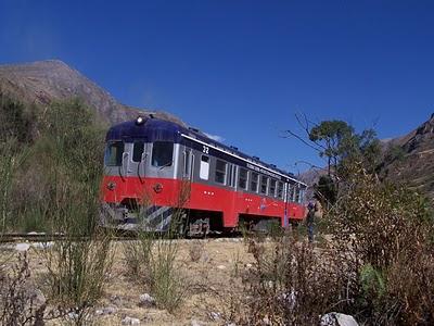 EN EL TREN MACHO HACIA HUANCAVELICA
