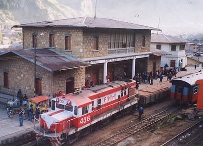EN EL TREN MACHO HACIA HUANCAVELICA