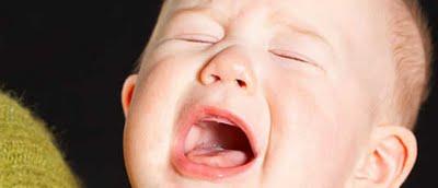 Los bebés que lloran demasiado tienen riesgola a presión