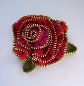 rosa_broche_cremallera_zippining Haz joyas con cremalleras