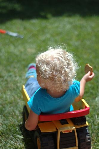 Los bebés y niños no deben exponerse a la radiación solar