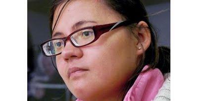 MEXICANA QUE ESTUVO EN HUELGA DE HAMBRE NO  ENTRAR AL REINO UNIDO