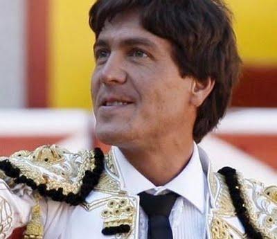 SEVILLA: LA MANSADA DE DOLORES AGUIRRE DESLUCIÓ LA SEGUNDA DE FERIA