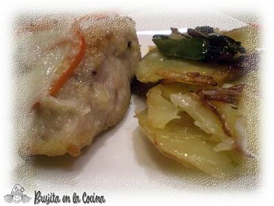 Perca gratinada en cama de patatas a lo pobre