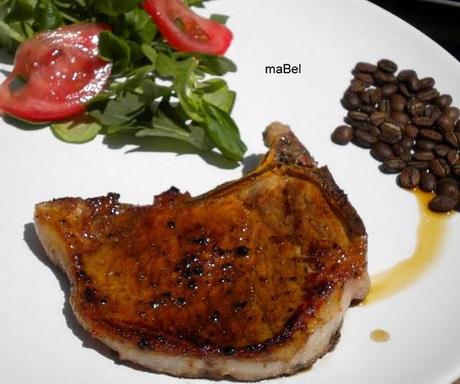 Chuletas de carne con cafe