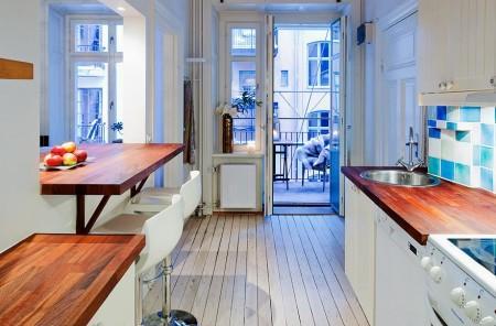 pequeño apartamento decoración papel de pared floral muebles de diseño lámparas de diseño estudio decoración estilo nórdico estilo escandinavo diseño de interiores decoración de mini pisos decoración de interiores decoración de espacios pequeños cogines brillantes chimenea en el salón barra en la cocina 