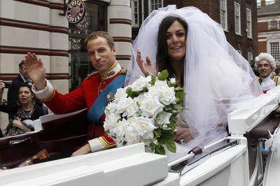 Dobles de la realeza británica se casan