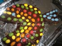 Tarta pez de fondant de chocolate y lacasitos