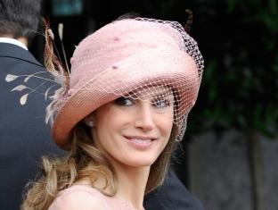 La Princesa Letizia, de rosa, en la boda del Príncipe Guillermo y Kate. Primeras imágenes