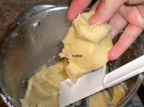 Pastas o rosquillas con pasta de almendras