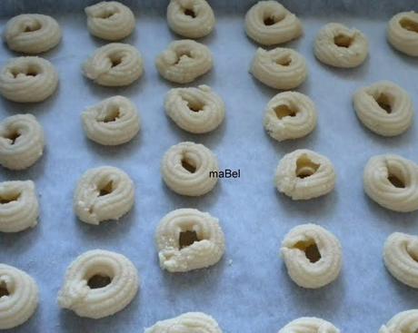 Pastas o rosquillas con pasta de almendras