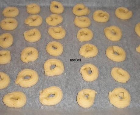 Pastas o rosquillas con pasta de almendras