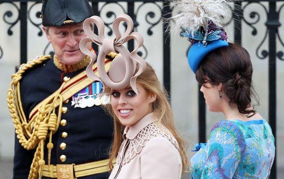 BODA REAL INGLESA: Looks de las princesas Beatriz y Eugenia