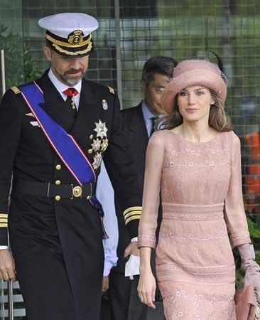 BODA REAL INGLESA: El look de la Princesa Letizia