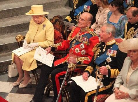 La Reina Isabel de Inglaterra eligió el color amarillo para la boda  de Guillermo y Kaate