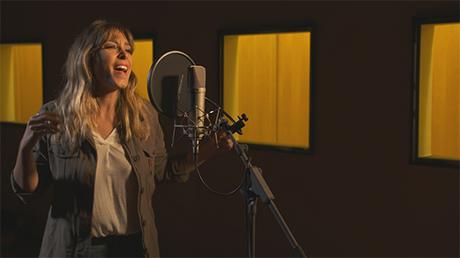 GISELA PONE VOZ A LA CANCIÓN QUE ABRE LA PELÍCULA GISELA PONE VOZ A LA CANCIÓN QUE ABRE LA PELÍCULA