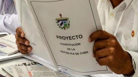 Cuba elimina artículo que avalaba matrimonio gay en borrador de la Constitución
