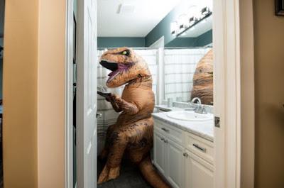 Utilizando el tirón de un tiranosaurio para vender una casa