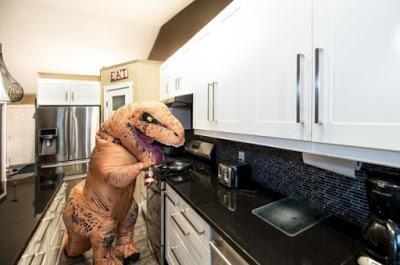 Utilizando el tirón de un tiranosaurio para vender una casa