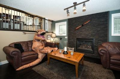 Utilizando el tirón de un tiranosaurio para vender una casa