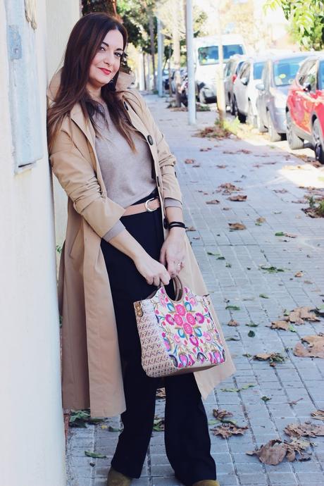 Como combinar un trench