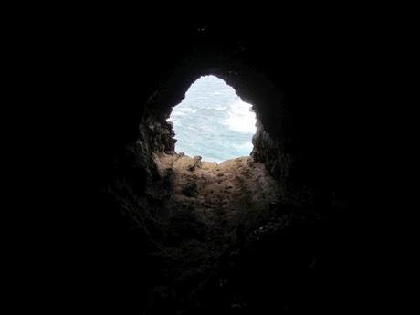 Ana Kakenga. Cueva de las dos ventanas. Rapa Nui