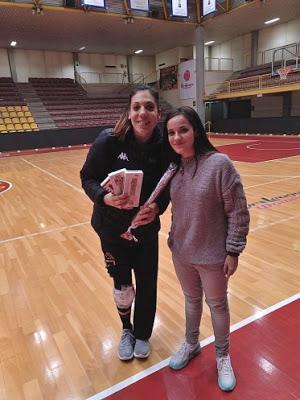 Sara Mallén, cinco medios de transporte y 19 horas para ver jugar en Italia a Cristina Ouviña con el Bourges Sara Mallén, cinco medios de transporte y 19 horas para ver jugar en Italia a Cristina Ouviña con el Bourges