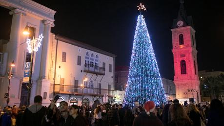 Arbol de 15 metros en Yafo 10 deslumbrantes escenas de Navidad en Israel.