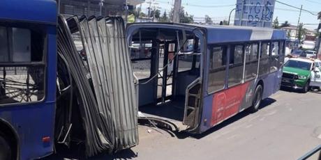 Bus del Transantiago se partió en dos en Gran Avenida