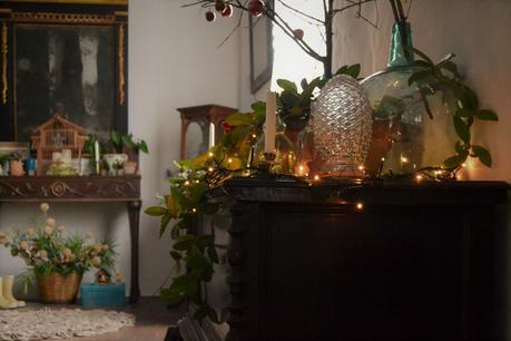 CÓMO DECORAR TU NAVIDAD CON PLANTAS Y OBJETOS ANTIGUOS